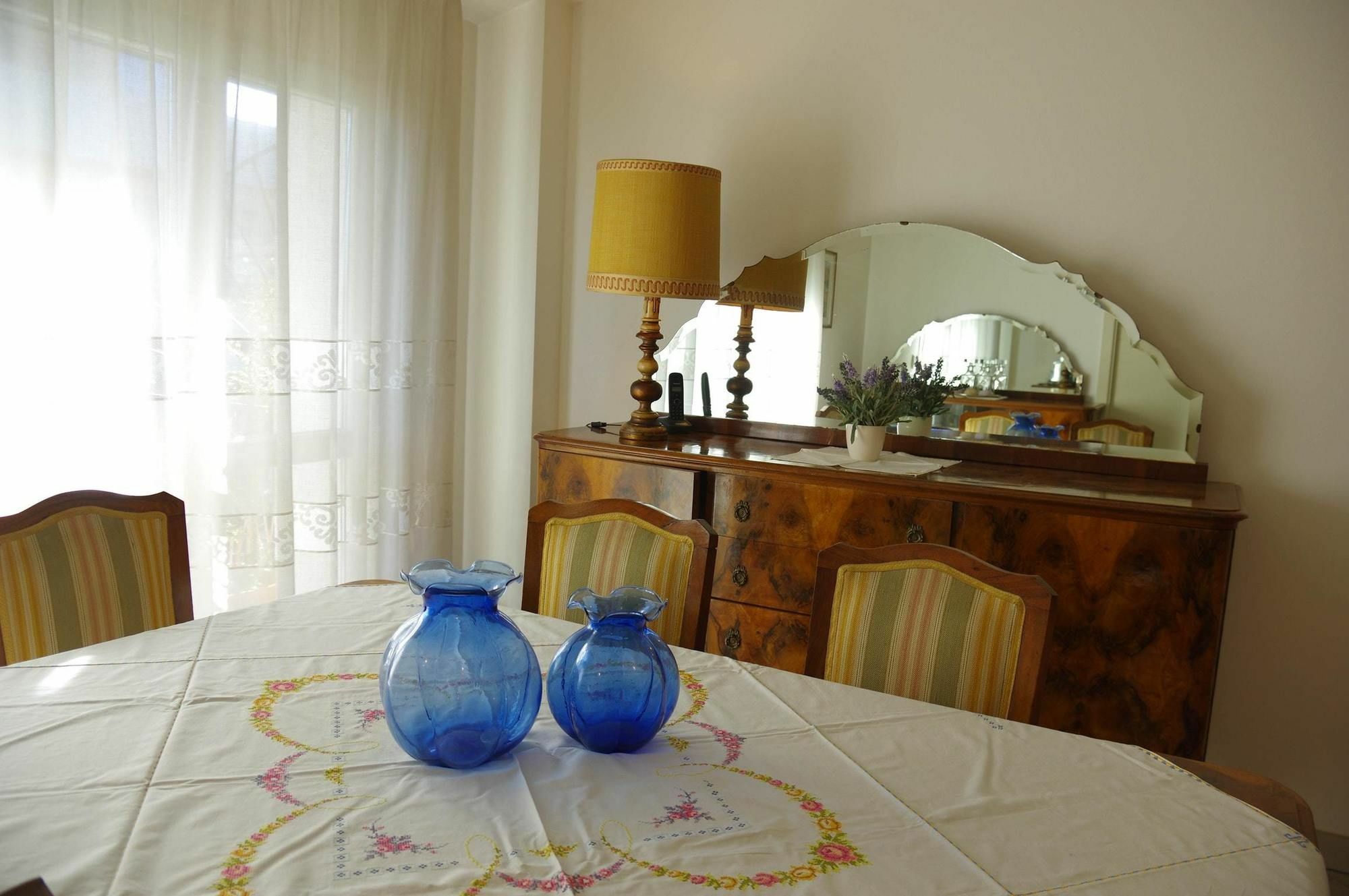 With 2 Bedrooms In Viareggio, With Balcony And Wifi - 300 M Apartment *