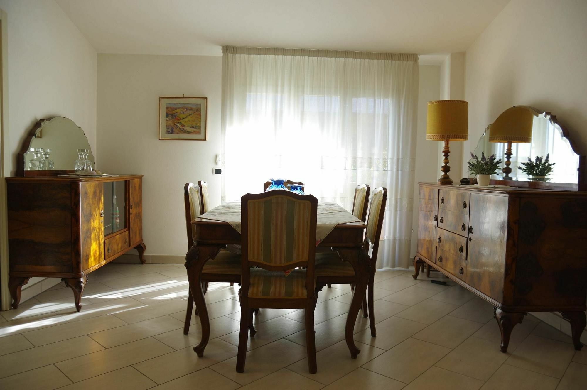 With 2 Bedrooms In Viareggio, With Balcony And Wifi - 300 M Apartment *