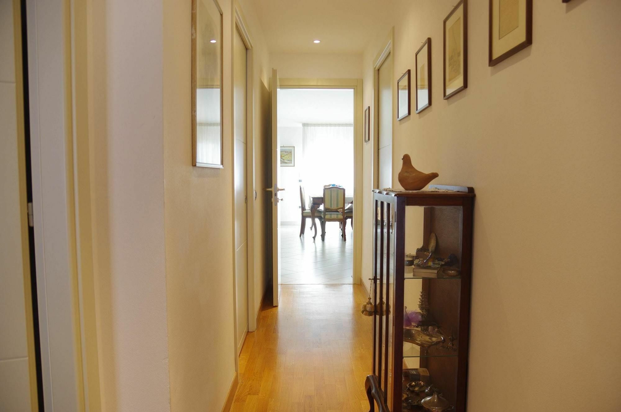 With 2 Bedrooms In Viareggio, With Balcony And Wifi - 300 M Apartment *
