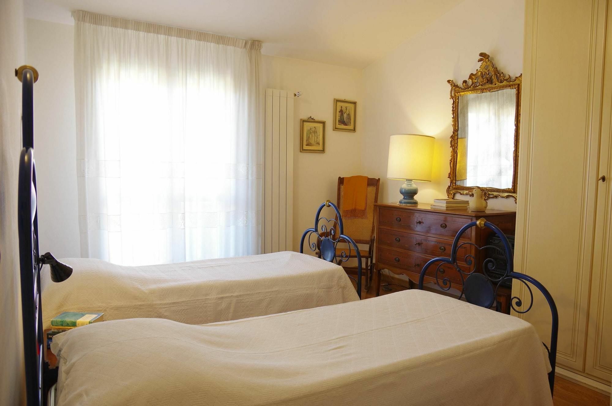 With 2 Bedrooms In Viareggio, With Balcony And Wifi - 300 M * Viareggio
